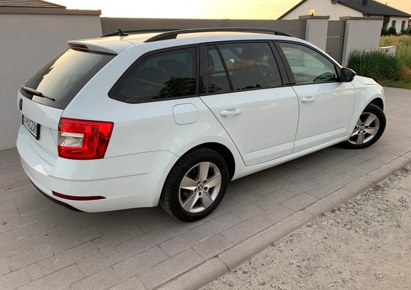 Skoda Octavia cena 49900 przebieg: 149000, rok produkcji 2017 z Poznań małe 211